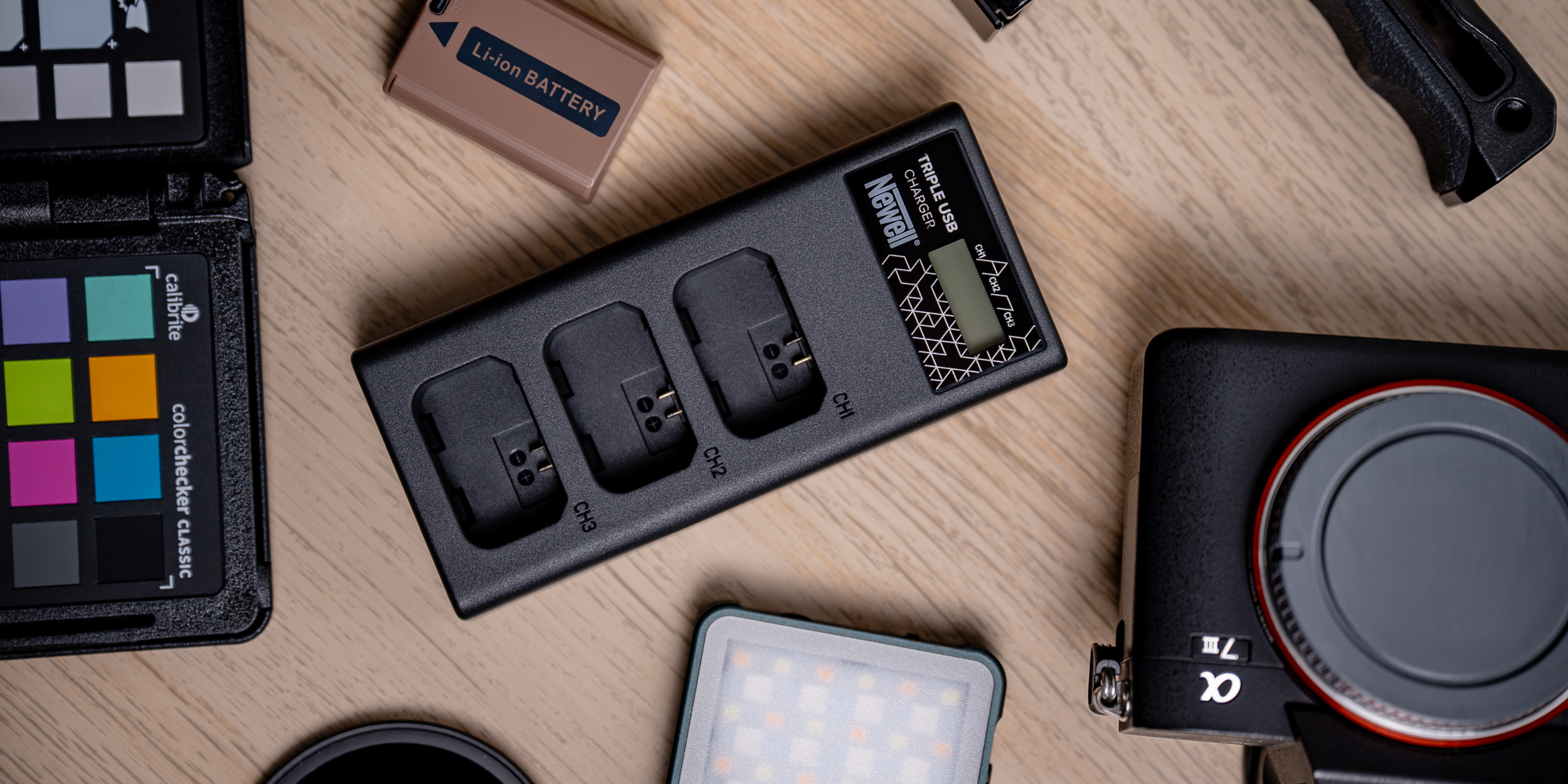 Ładowarka trzykanałowa Newell CD-USB-C do akumulatorów NP-FW50 do Sony